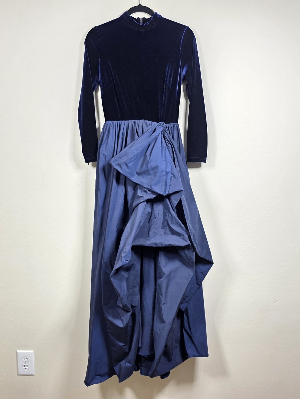 Marchesa Notte Velvet High Neckline Gown Size 4 MSRP $995 - Picture 4 of 14